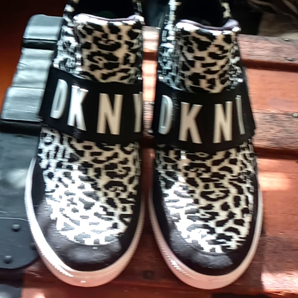 Women's shoes